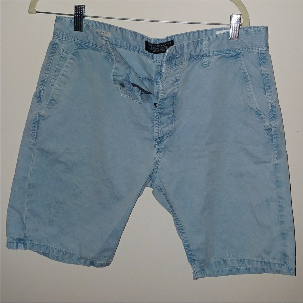 NWOT Men’s light blue medium shorts